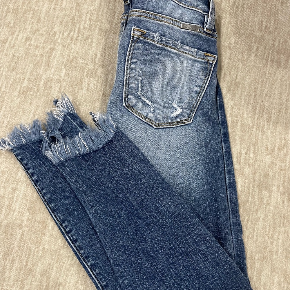 Size 1/24 KanCan jeans. Skinny jeans frayed bottoms